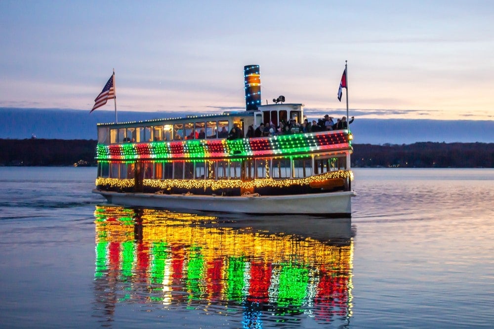 Lake Geneva Santa Cruise lake tour Wisconsin